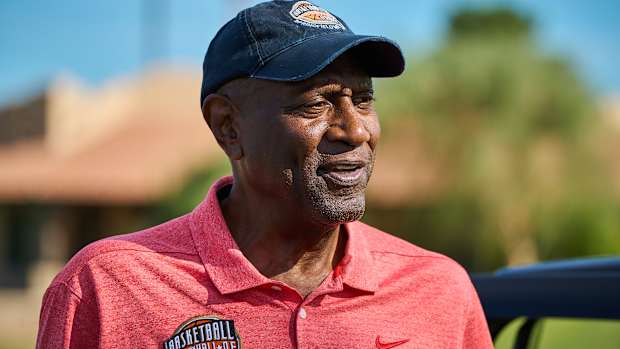 Spencer Haywood speaks on a golf course.